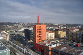 Czerwone miasto w mieście. Nowa siedziba praskiej straży pożarnej zgrała się z zabudową Holešovic