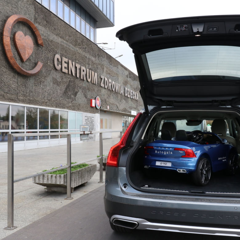 SUV-em po Centrum Zdrowia Dziecka 