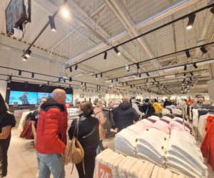 Na to czekały tysiące tarnogórzan. Park handlowy S1 w Tarnowskich Górach w końcu otwarty. Promocje i DJ rozkręcają to miejsce