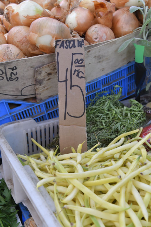 Ceny warzyw i owoców zwalają z nóg! Drożyzna na warszawskich bazarach 