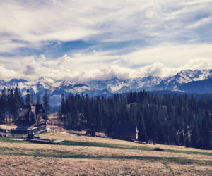To jedna z najpiękniejszych wsi w Małopolsce. Jest ozdobą Tatr, a jej historia wiąże się z Neapolem