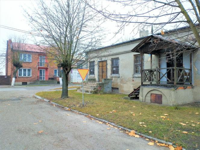 To miasto ma jeden najpiękniejszych ratuszy w województwie łódzkim. Jeszcze niedawno było wsią