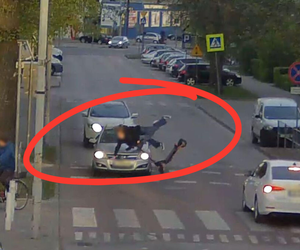 Dwie nastolatki na jednej hulajnodze wjechały w auto