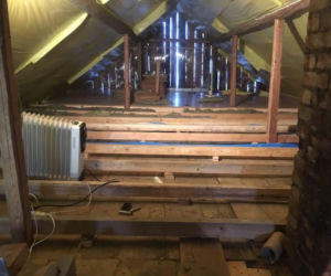 Remont drewnianej chaty w Bełdnie