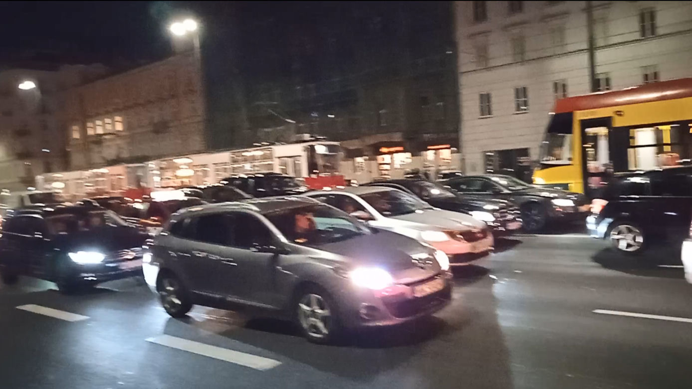 Gigantyczne korki w Warszawie. Totalny paraliż w związku ze zgromadzeniem publicznym