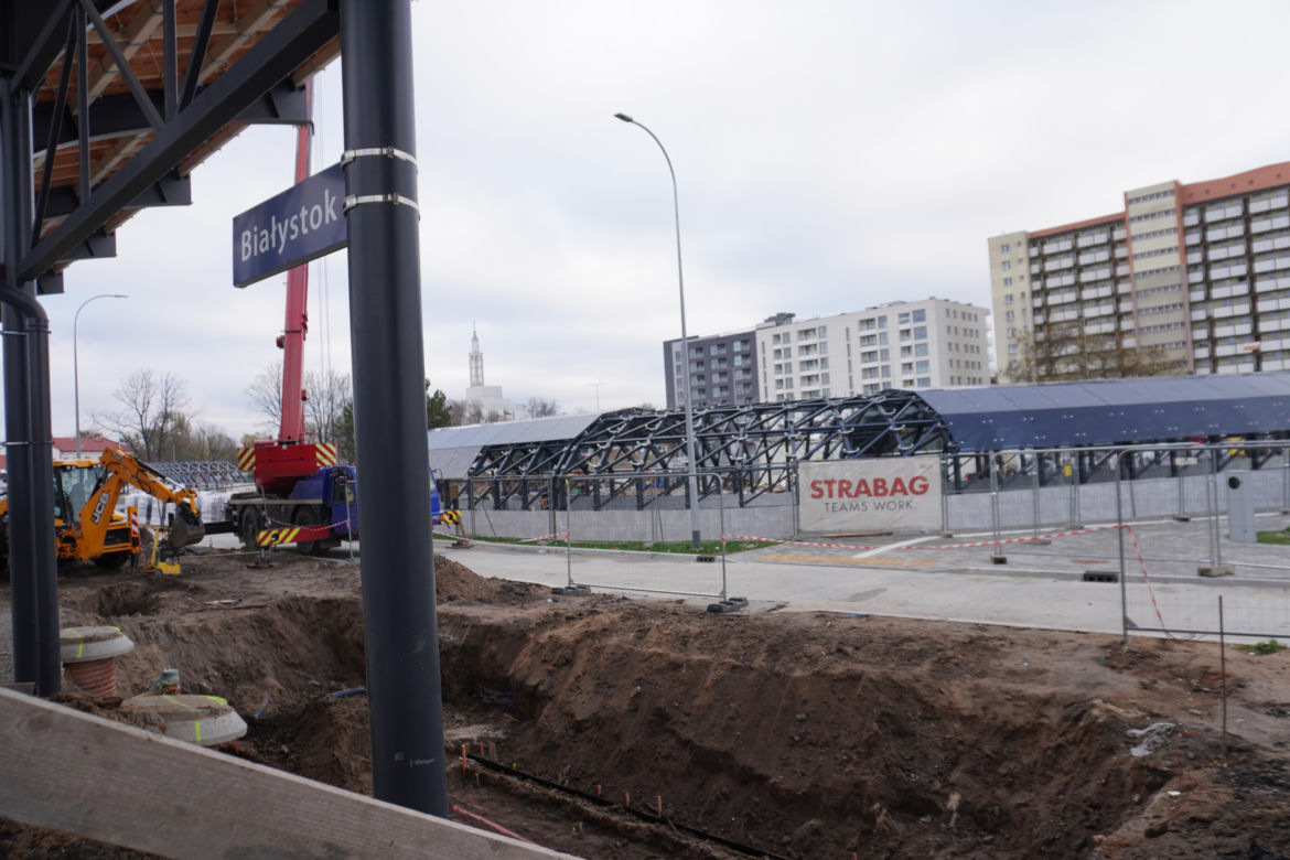 Prace przy dworcu w Białymstoku zmierzają ku końcowi. Zobacz jak wygląda teren obok dworca PKP [ZDJĘCIA]