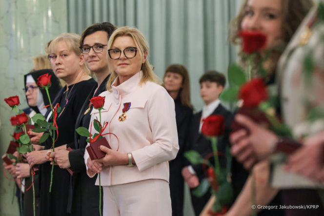 Marta Nawrocka w czerwieni