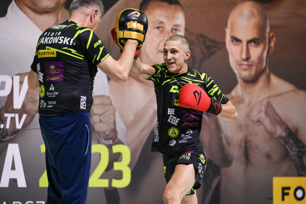 Clout MMA ważenie