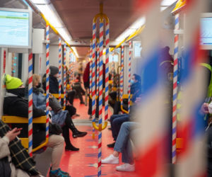 Świąteczne metro, choinka i ozdoby - tak wygląda podświetlona Warszawa 2021! [GALERIA]