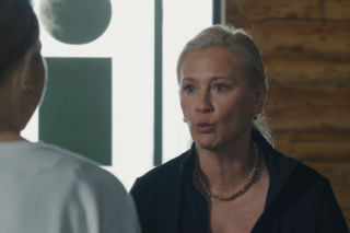 Barwy szczęścia, odcinek 3318. Dorota Kujawiak (Karina Seweryn), Justyna (Sylwia Juszczak-Krawczyk)