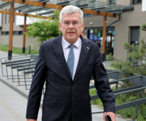 Karczewski donosił, że nie wpuścili go na teren parlamentu i uderzył w Czarzastego. Mamy komentarz z kancelarii Sejmu!