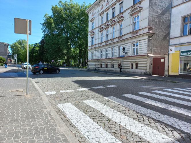 Nowe przejście dla pieszych na Narutowicza. Będzie ich więcej w Lesznie