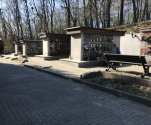 Ten cmentarz na Śląsku jest otwarty. Mieszkańcy odwiedzają groby bliskich