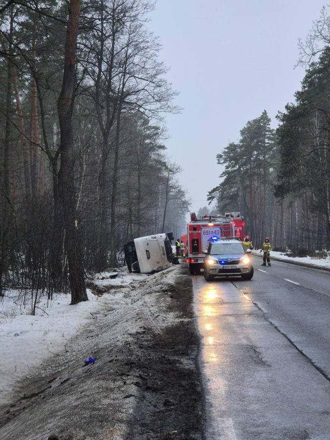 Na trasie Wyszków-Łochów na DK 62 doszło do wypadku autobusu