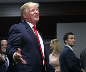 Trump dusi Clinton