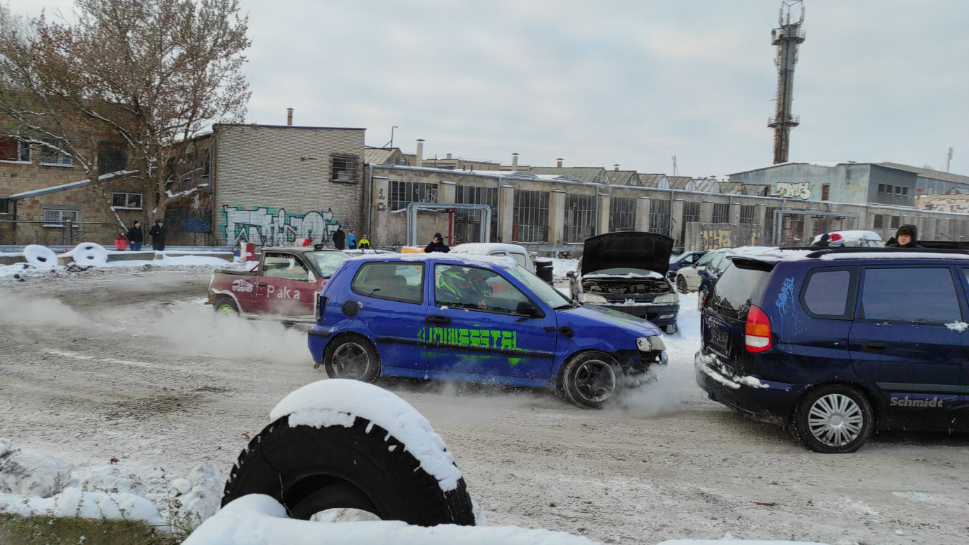 Białystok. Charytatywny Wrak Race Uniwerstal [18.12.2022]
