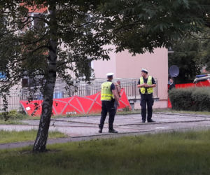Dwoje dzieci wypadło z okna wieżowca