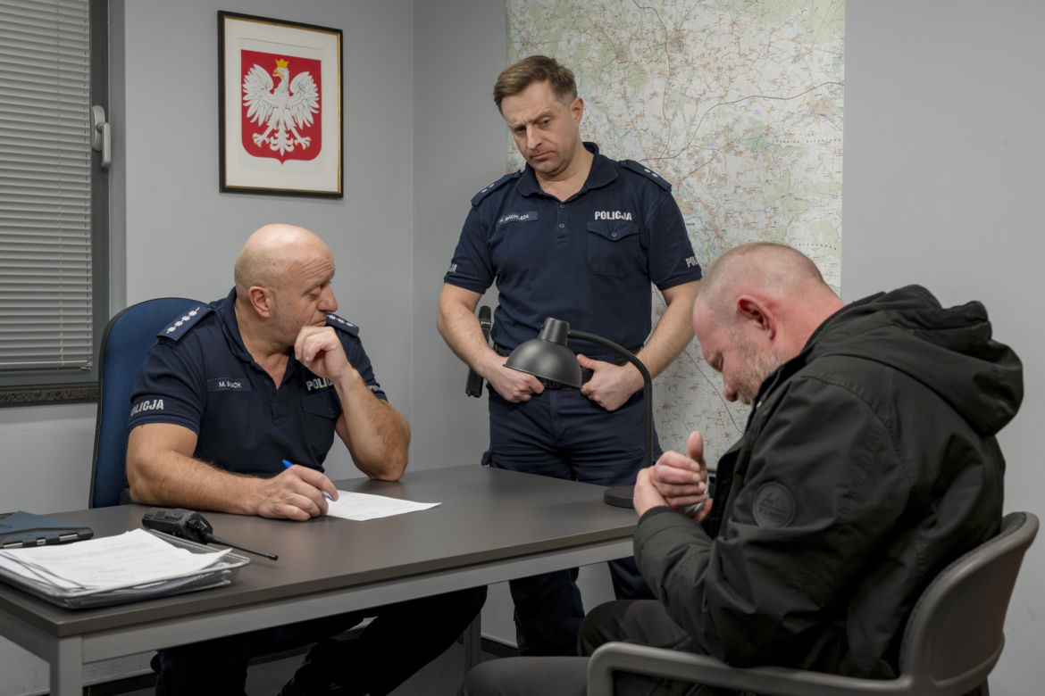 "Policjantki i Policjanci", odcinek 1392: Góral i Tamara próbują spędzić romantyczny wieczór. Ich plany burzy niespodziewane pojawienie się Jagny