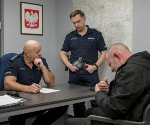 Policjantki i Policjanci, odcinek 1392: Góral i Tamara próbują spędzić romantyczny wieczór. Ich plany burzy niespodziewane pojawienie się Jagny