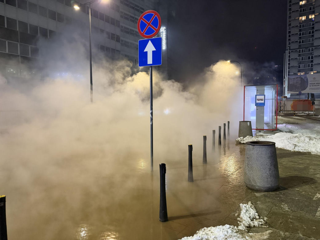 Gorąca chmura spowiła centrum Warszawy. Wielka dziura na środku ulicy. Co się stało?!