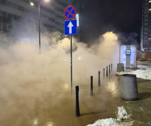 Gorąca chmura spowiła centrum Warszawy. Wielka dziura na środku ulicy. Co się stało?!