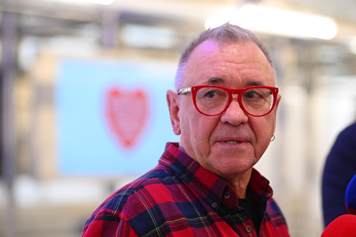 Kobieta z Torunia groziła Owsiakowi śmiercią. "Giń i zmień okulary, bo takie noszą LGBT"