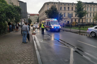 Bydgoszcz. Dramatyczna reanimacja 15-latki. Potrącenie na skrzyżowaniu Warszawskiej i Fredry [ZDJĘCIA]