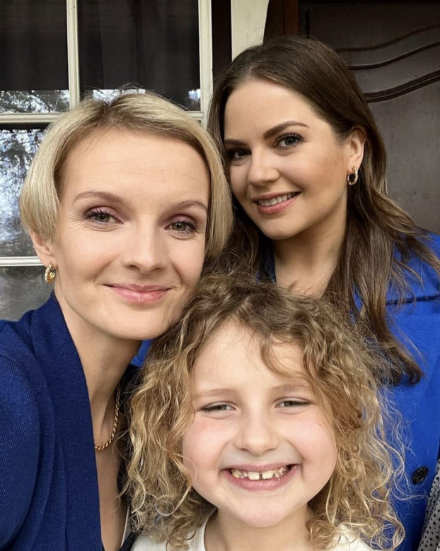 M jak miłość. Anita (Melania Grzesiewicz), Pola (Hanna Nowosielska), Weronika (Ewelina Kudeń-Nowosielska)