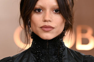 Clean girl makeup to już przeszłość. W 2026 królować będzie look w stylu serialowej Wednesday