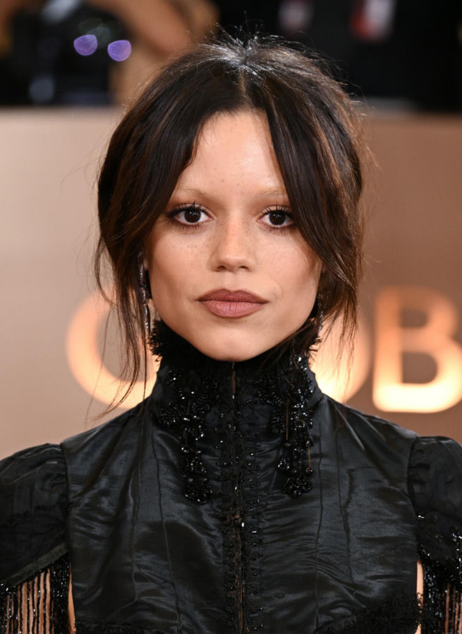 "Clean girl makeup" to już przeszłość. W 2026 królować będzie look w stylu serialowej Wednesday