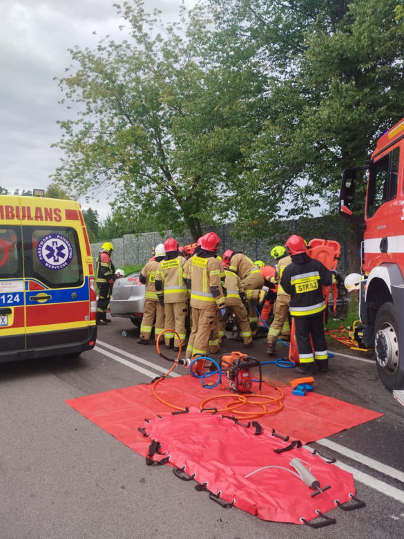 Tragedia pod Olsztynem. Czteroosobowa rodzina poszkodowana w wypadku. Ojciec i syn nie żyją!