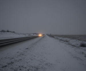 Posterunkowy Piejka uratował mężczyznę. Co wydarzyło się na drodze?