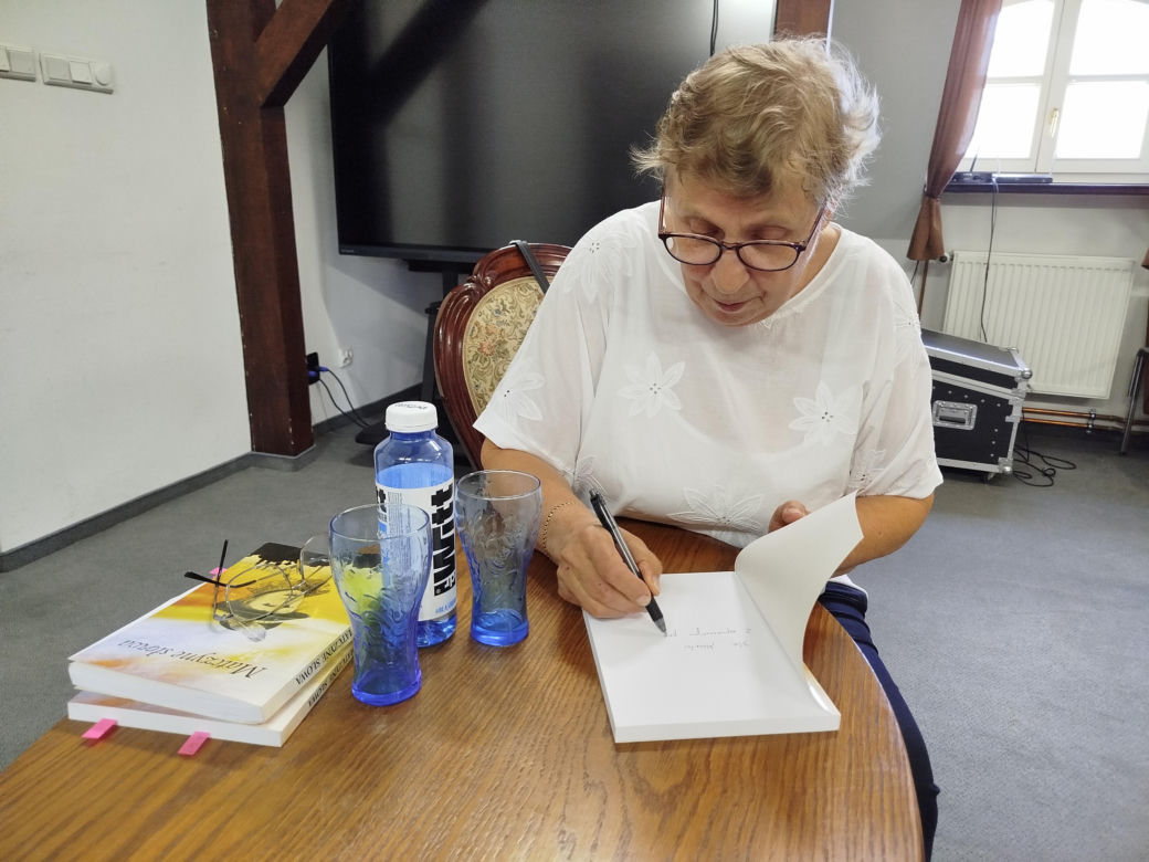 Uczestnicy wydarzenia mogli posłuchać o dotychczasowych dokonaniach literackich Renaty Chojeckiej