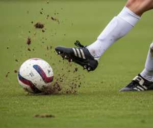 Ekstraklasa piłkarska: Korona Kielce rozbija Arkę Gdynia. Jaki prezent otrzymał trener Zieliński?