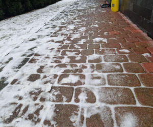 Trudna sytuacja pogodowa w Polsce. Szklanka na drogach to nie wszystko