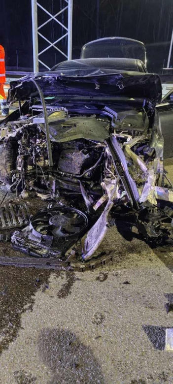 Roztrzaskane auta na S2 pod Warszawą. Sprawca uciekł z miejsca zdarzenia