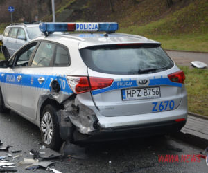 Kolizja potem wypadek z udziałem radiowozu na Wisłostradzie