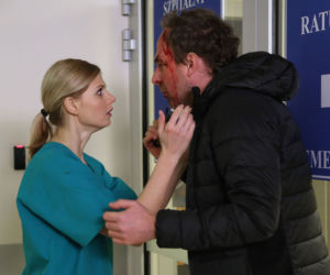 Barwy szczęścia odc. 1429. Śmierć Marii Pyrki. Iwona (Izabela Zwierzyńska), Marek (Marcin Perchuć)