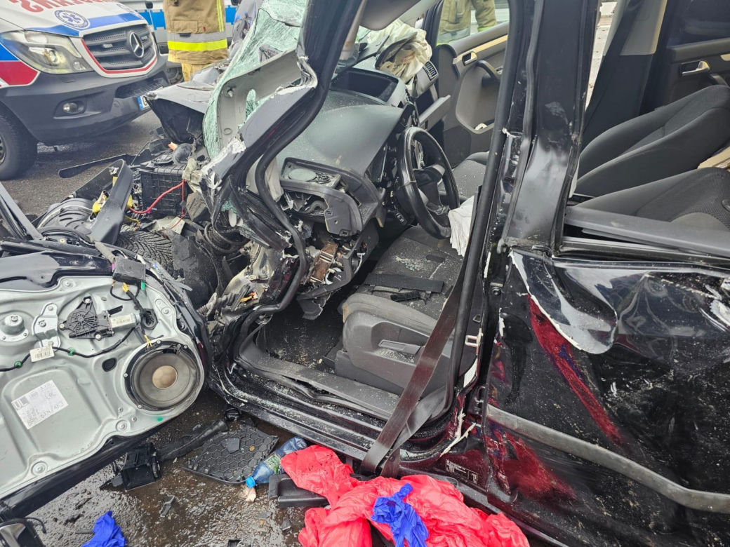 Potężny karambol na Obwodnicy Trójmiasta. Wypadek z udziałem pojazdu znanej firmy kurierskiej