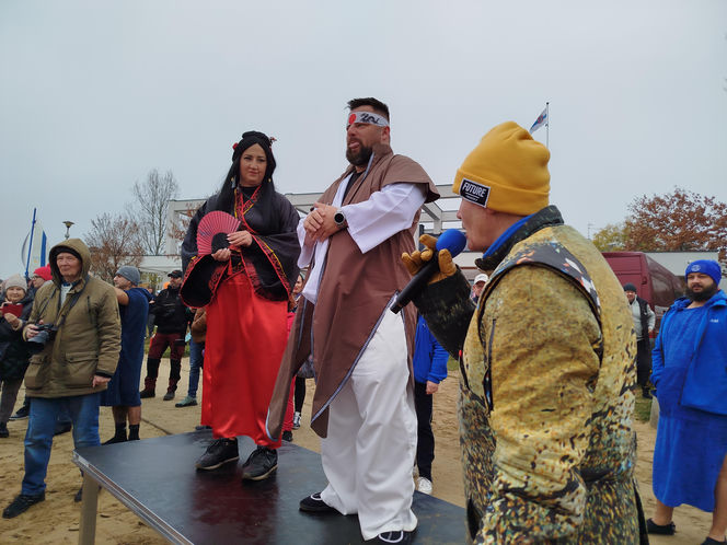 Mazowieckie Morsy otworzyły sezon morsowania 2025/2026 nad zalewem w Siedlcach