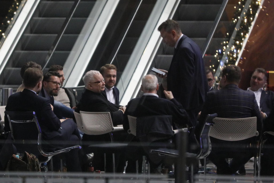 Politycy PiS w TVP. Tak bronią mediów