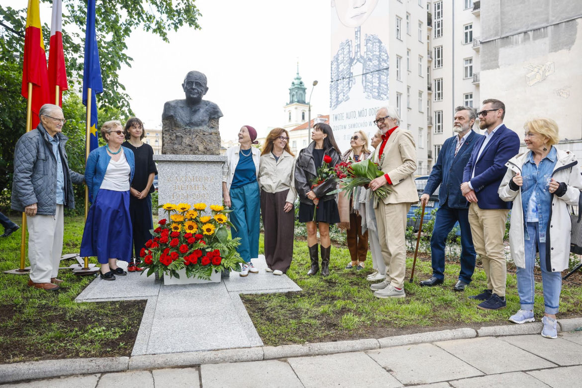 Kazimierz Dejmek uhonorowany skwerem i popiersiem. Gwiazdy kina i teatru uczestniczyły w ważnej uroczystości