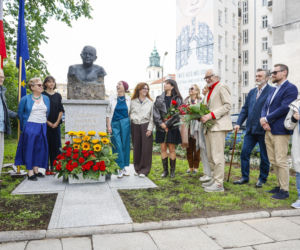 Kazimierz Dejmek uhonorowany skwerem i popiersiem. Gwiazdy kina i teatru uczestniczyły w ważnej uroczystości