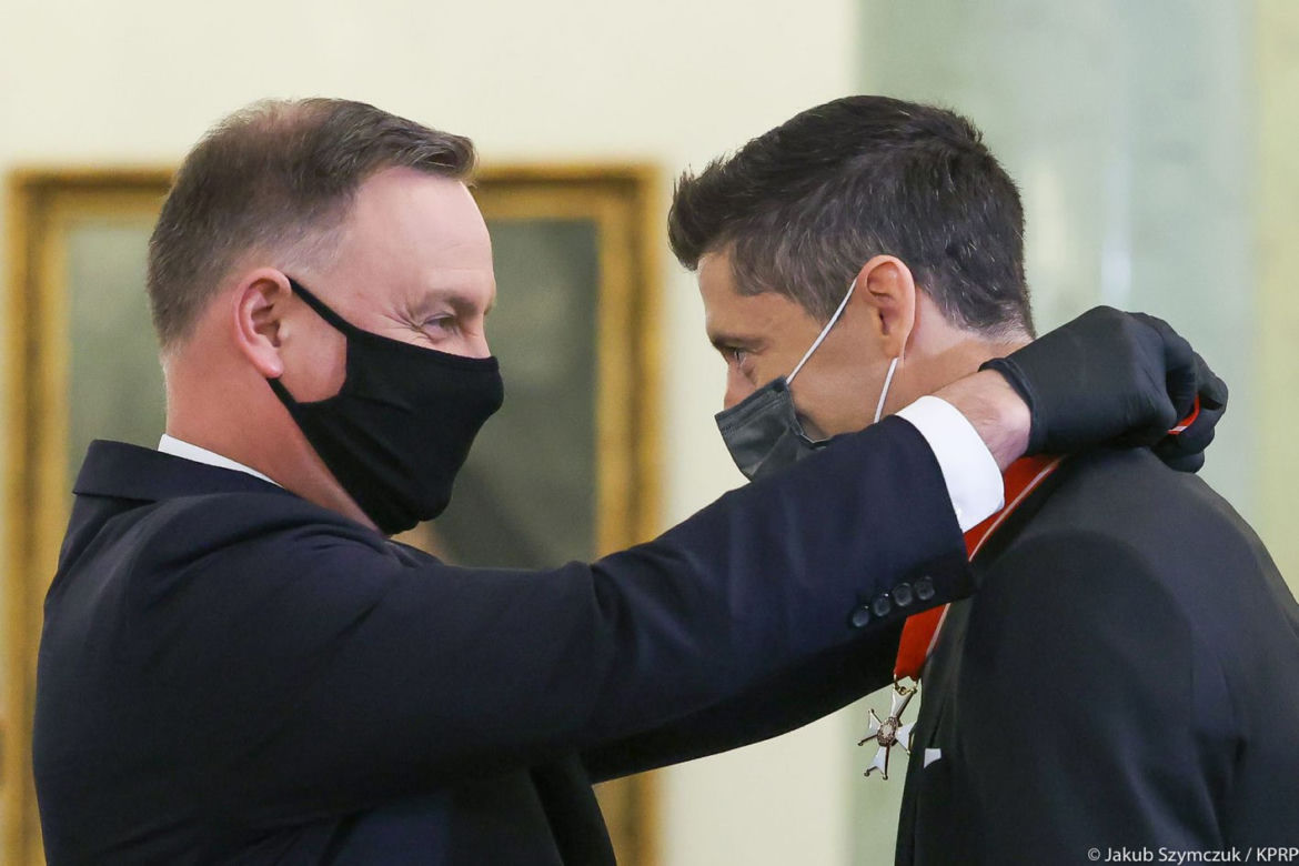 Robert Lewandowski odznaczony przez prezydenta Andrzeja Dudę