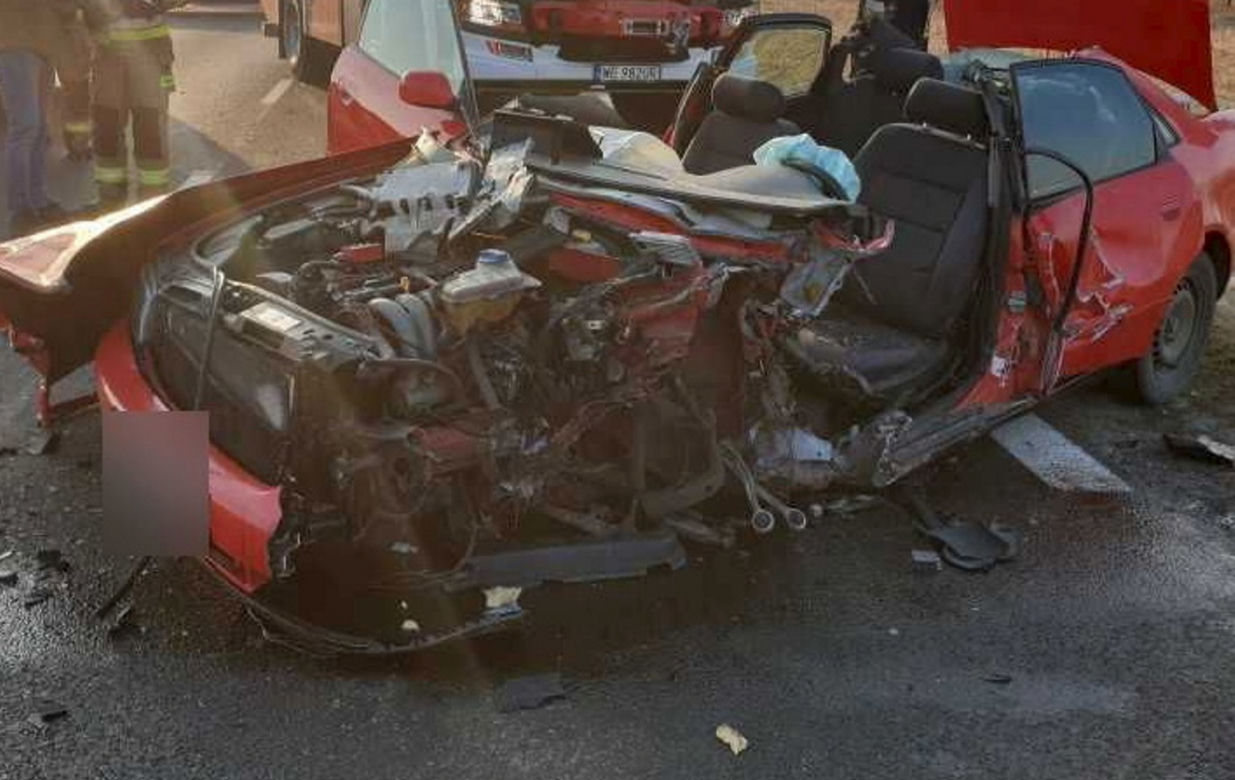 Drogowa masakra pod Garwolinem. Z audi zostały strzępy. Lądował śmigłowiec, są ranni