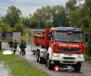 Kraków: rzeka Drwinka wystąpiła z koryta