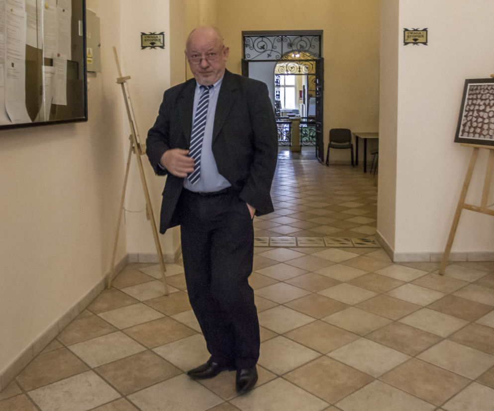 Kazał radnym wypie...ć