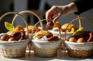 Kasia Tusk i wielkanocna święconka. Jeden szczegół rzuca się w oczy