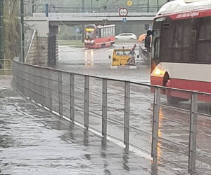 POTĘŻNA burza na Śląsku. Wypadki i zalane budynki. Żywioł SZALEJE! 