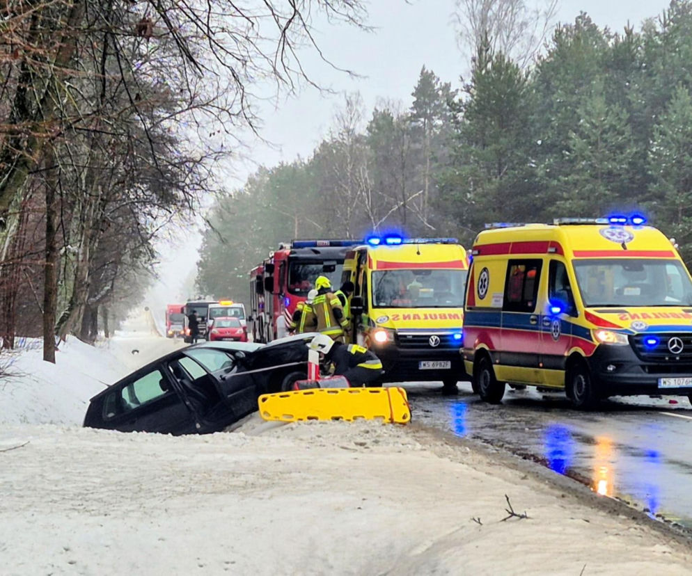 Funkcjonariusze Systemu Dozoru Elektronicznego pomogli poszkodowanym w wypadku na DW 803